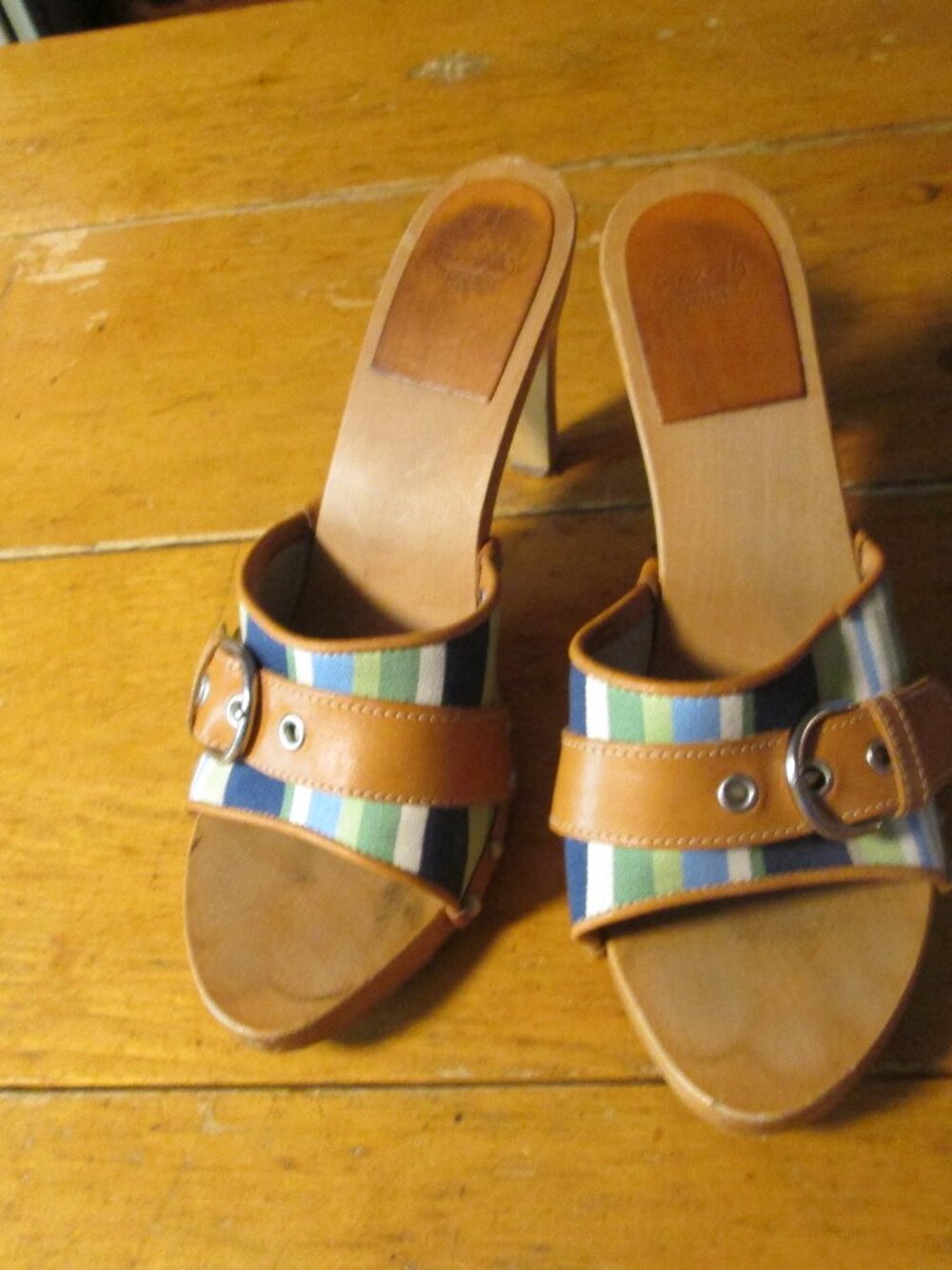 Nice sz 9 striped leather Coach sandals open toe kitten heel